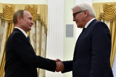 Tổng thống Nga Vladimir Putin tiếp Ngoại trưởng Đức Frank-Walter Steinmeier. (Nguồn: AFP/TTXVN)