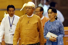 Tổng thống Myanmar U Htin Kyaw và Ngoại trưởng Myanmar Aung San Suu Kyi. (Nguồn: EPA)