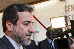 Thứ trưởng Ngoại giao Iran Abbas Araqchi trong cuộc họp báo sau cuộc gặp phái đoàn đại diện Nhóm P5+1 tại Vienna ngày 22/4. (Nguồn: Press TV/TTXVN)