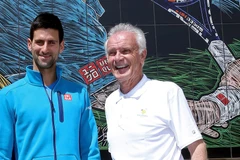 Giám đốc điều hành giải đấu Indian Wells Raymond Moore và tay vợt Novak Djokovic. (Nguồn: Getty Images)