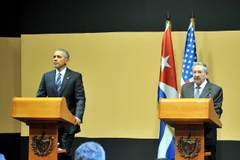 Chủ tịch Cuba Raúl Castro và Tổng thống Mỹ Barack Obama trong buổi họp báo chung sau hội đàm. (Ảnh: Hoài Nam/TTXVN)