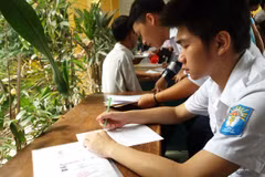Thí sinh làm thủ tục xét tuyển đại học tại Đại học Bách khoa Hà Nội năm 2016. (Ảnh: Phạm Mai/Vietnam+)