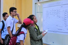 Thí sinh dư thi trung học phổ thông quốc gia tại Đại học Khoa học Huế. (Ảnh: Hồ Cầu/TTXVN)