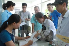 Thí sinh tham gia xét tuyển tại Đại học Bách khoa Hà Nội. (Ảnh: Quý Trung/TTXVN)