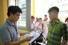 Thí sinh dự thi trung học phổ thông quốc gia 2015. (Ảnh: Lê Minh Sơn/Vietnam+)