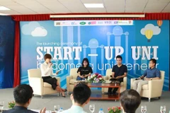 Các sinh viên chia sẻ về ý tưởng khởi nghiệp. (Ảnh: FPT)