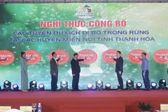 Khai trương các tuyến du lịch đi bộ trong rừng tại các huyện miền núi Thanh Hoá. (Ảnh: Hoa Mai/TTXVN)