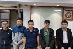 Các đối tượng bị tạm giữ. (Ảnh TTXVN phát)