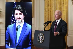 Tổng thống Mỹ Joe Biden (phải) và Thủ tướng Canada Justin Trudeau tại cuộc họp trực tuyến ngày 23/2/2021. (Ảnh: AFP/TTXVN)