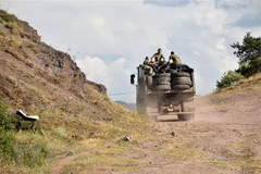 Binh sỹ Armenia được triển khai tại khu vực biên giới Armenia-Azerbaijan, gần làng Movses, ngày 15/7/2020. (Ảnh: AFP/TTXVN)