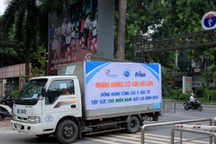 Những chuyến xe chở những ly sữa nghĩa tình của Cô Gái Hà Lan tiếp sức các y bác sỹ lên đường hỗ trợ các tỉnh thành phía Nam chống dịch COVID-19.