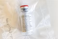 Thuốc kháng virus Remdesivir được giới thiệu trong một cuộc họp báo ở Hamburg, Đức ngày 8/4/2020. (Ảnh: AFP/TTXVN)