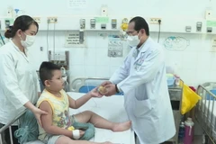 Những chiếc bánh Trung thu đặc biệt được chuyển tới tận tay các bệnh nhi đang điều trị tại Bệnh viện Nhi đồng 2, TP.Hồ Chí Minh. (Ảnh: Quang Châu/TTXVN)