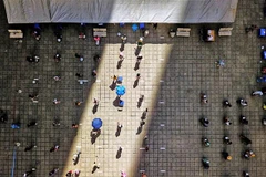 Tổ hợp khu chung cư HH Linh Đàm được chọn làm nơi lấy mẫu xét nghiệm cho người dân 19.000 người dân phường Hoàng Liệt, quận Hoàng Mai. (Ảnh: Thành Đạt/TTXVN)