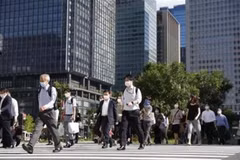Người dân đeo khẩu trang phòng dịch COVID-19 tại Tokyo, Nhật Bản, ngày 2/8/2021. (Ảnh: Kyodo/ TTXVN)