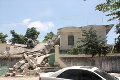 Một tòa nhà bị hư hại sau trận động đất tại Les Cayes, Haiti, ngày 14/8/2021. (Ảnh: AFP/TTXVN)