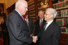 Nguyên Chủ tịch Thường trực Thượng viện Hoa Kỳ Patrick Leahy đón Tổng Bí thư Nguyễn Phú Trọng. (Ảnh: Trí Dũng/TTXVN)