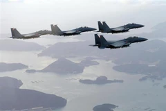 Hàn Quốc triển khai máy bay tiêm kích F-15K sau khi phát hiện máy bay Trung Quốc xâm phạm vùng nhận dạng phòng không Hàn Quốc, ngày 29/8. (Ảnh: EPA/ TTXVN)