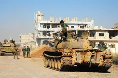 Binh sĩ Syria tiến vào giải phóng thị trấn Nuaimeh, gần cửa khẩu Nasib ngày 6/7. (Nguồn: THX/ TTXVN)