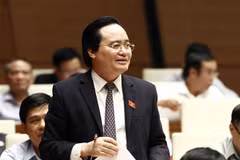 Bộ trưởng Bộ Giáo dục và Đào tạo Phùng Xuân Nhạ trả lời chất vấn của các đại biểu Quốc hội. (Ảnh: Văn Điệp/TTXVN)