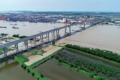 Cầu Bạch Đằng. (Ảnh: Trung Nguyên/TTXVN)