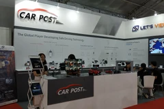 Gian hàng trưng bày phụ kiện ôtô. (Ảnh: Trà Giang/Vietnam+)