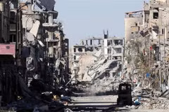 Cảnh đổ nát do xung đột ở Raqqa, Syria. (Ảnh: IRNA/TTXVN)