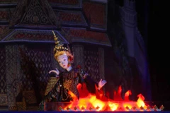 Một cảnh trong vở rối “Sự hy sinh” của Vương quốc Thái Lan tham dự liên hoan. (Ảnh: Thanh Tùng/TTXVN)