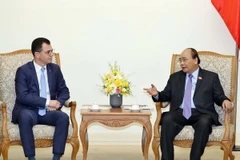 Thủ tướng Nguyễn Xuân Phúc tiếp ông Stefan Radu Oprea, Bộ trưởng Bộ Môi trường Kinh doanh, Thương mại và Doanh nghiệp Romania. (Ảnh: Thống Nhất/TTXVN)