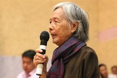 Cử tri phản ánh về sai phạm tại dự án Khu đô thị mới Thủ Thiêm. (Ảnh: Trần Xuân Tình/TTXVN)