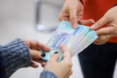 Thưởng Tết Dương lịch năm 2021 tăng kỷ lục so với các năm trước. (Ảnh minh họa: PV/Vietnam+)