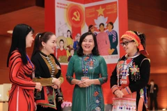 Bộ Nội vụ hướng dẫn có 16 nhóm chức danh, chức vụ do cán bộ, công chức nữ giữ có thể nghỉ hưu ở tuổi cao hơn. (Ảnh minh họa: TTXVN)