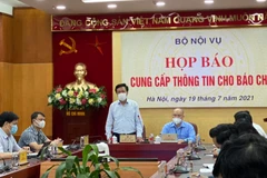 Thứ trưởng Bộ Nội vụ Nguyễn Duy Thăng cung cấp thông tin tại buổi họp báo. (Ảnh: PV/Vietnam+)