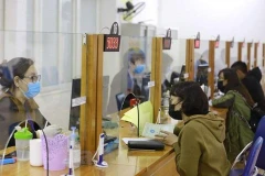 Lao động làm hồ sơ hưởng bảo hiểm thất nghiệp. (Ảnh minh họa: PV/Vietnam+)