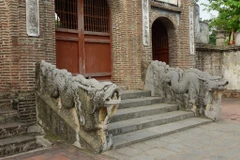 Cặp rồng đá thành bậc Đền Thượng (Cổ Loa) vừa được công nhận Bảo vật Quốc gia. (Ảnh: CTV/Vietnam+)