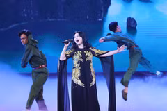 Ca sỹ Thanh Lam biểu diễn trong Lễ trao tặng danh hiệu Nghệ sỹ Nhân dân, Nghệ sỹ Ưu tú lần thứ 10. (Ảnh: Thanh Tùng/TTXVN)