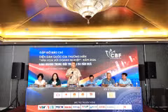 Ông Hồ Anh Tuấn, Chủ tịch Hiệp hội Phát triển văn hóa doanh nghiệp Việt Nam (VNABC) phát biểu tại buổi gặp gỡ báo chí. (Ảnh: Minh Thu/Vietnam+)