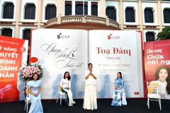 Tác giả Nguyễn Thị Thanh Mai chia sẻ về cảm hứng viết sách. (Ảnh: Minh Thu/Vietnam+)