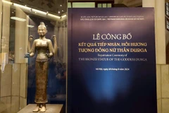 Lần đầu tiên, pho tượng Nữ thần Durga 4 tay được giới thiệu với công chúng. (Ảnh: Minh Thu/Vietnam+)
