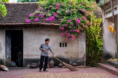 Hình ảnh bà Dương Thị Cường, mẹ của Đồng Văn Hùng giản dị trong "Ẩm thực mẹ làm." (Ảnh: FB)