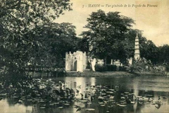 Đền Ngọc Sơn và Tháp Bút trong quá khứ. (Ảnh tư liệu)