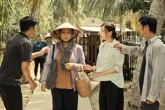 Nghệ sỹ Ưu tú Minh Trang (vai bà Năm) trong phim "Bà già đi bụi." (Ảnh: Đoàn phim cung cấp)