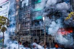 Xuất phát từ lửa hàn, quán karaoke 68 Trần Thái Tông đã bị phá hủy, cướp đi sinh mạng của 13 người (Ảnh: Miinh Sơn/Vietnam+) 