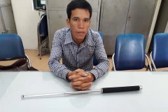 Đối tượng cùng tang vật vụ việc (Ảnh: Cơ quan công an cung cấp) 