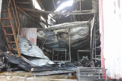 Bên trong khu nhà xưởng bị cháy (Ảnh: PV/Vietnam+) 