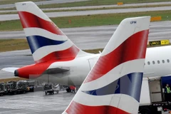 Máy bay của Hãng British Airways tại sân bay Heathrow ở London, Anh. (Ảnh: EPA/TTXVN) 