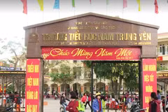Trường tiểu học Nam Trung Yên nơi xảy ra vụ xe taxi chở Hiệu trưởng đâm gãy chân học sinh (Ảnh: VNews) 