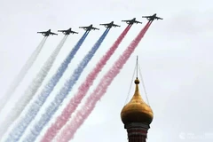 Nhiều loại máy bay hiện đại của Nga đã tham gia lễ diễu binh trên không. (Nguồn RT)