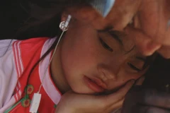 Cô bé Di - nhân vật chính - trong một cảnh phim. (Ảnh: Fanpage phim)