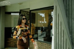 Nữ ca sỹ Bùi Lan Hương diễn vai Khánh Ly trong một cảnh phim. (Ảnh: ĐPCC)